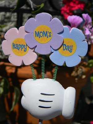 *Collectible* *Last One* Disney Happy Mom's Day (Mother's Day) Flower Bouquet in Mickey Hand Antenna Topper